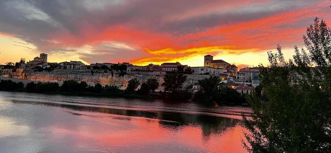 A Los Ojos Del Rio Duero Zamora Extérieur photo
